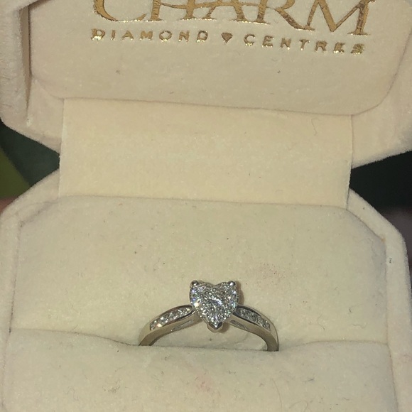 10k diamond ring - Picture 2 of 4